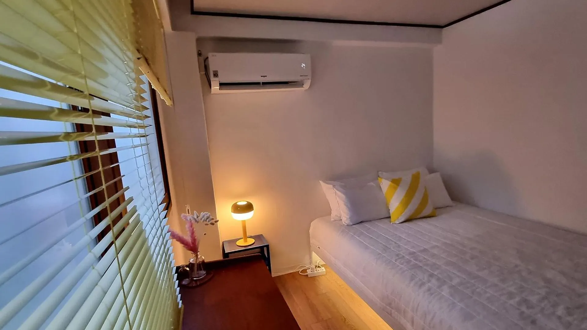 Y202 & B201 Near Hongdae Univ Station Hotel Seoul